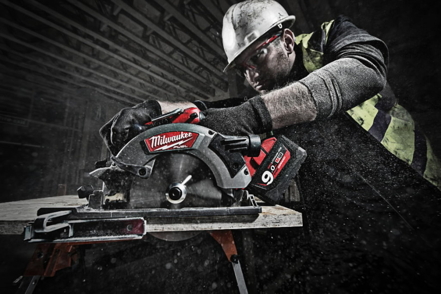 Milwaukee M18 FUEL Circular Saw